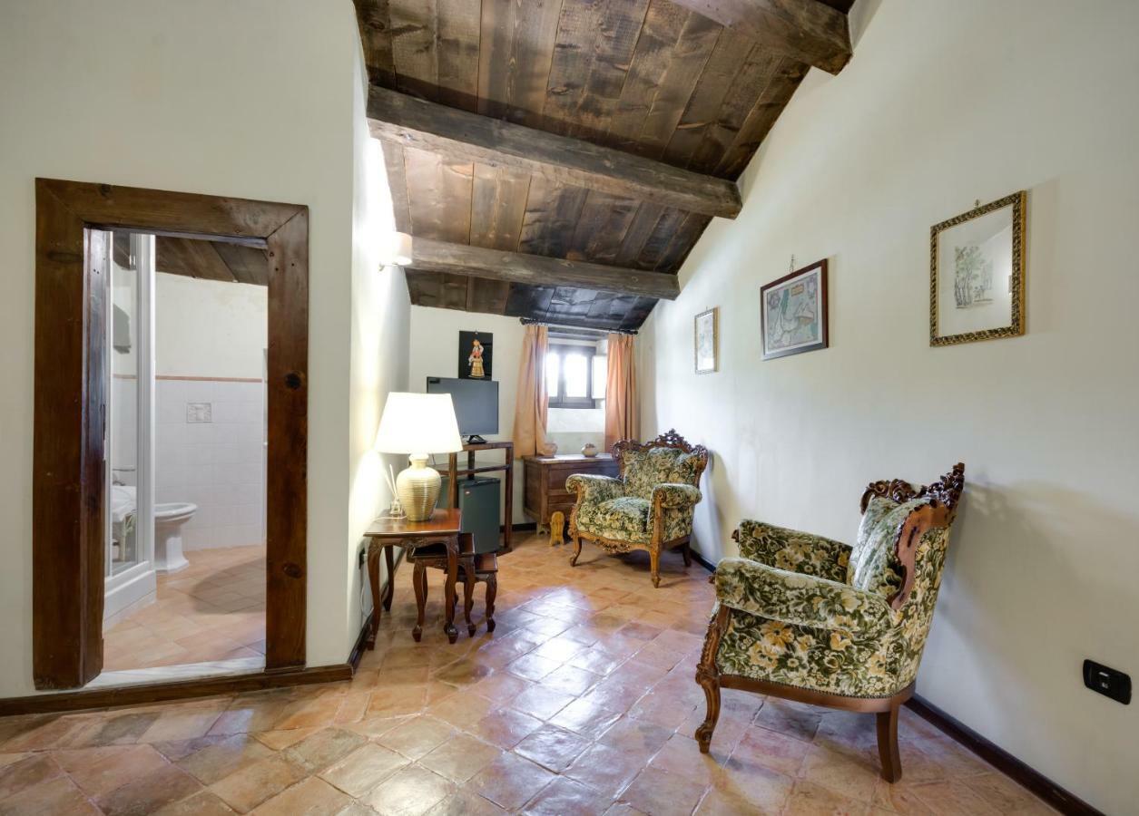 Castello Di Caccuri Suites Extérieur photo