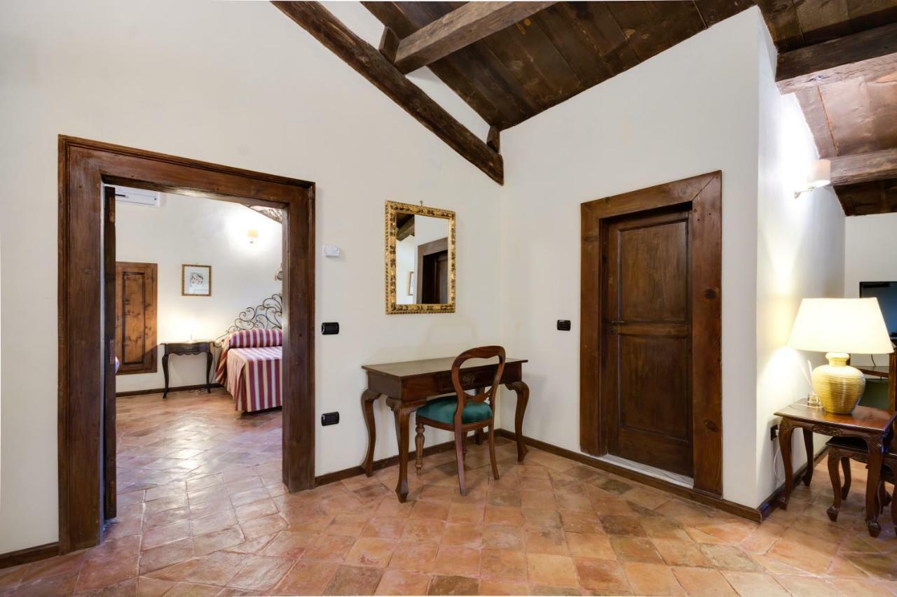 Castello Di Caccuri Suites Extérieur photo